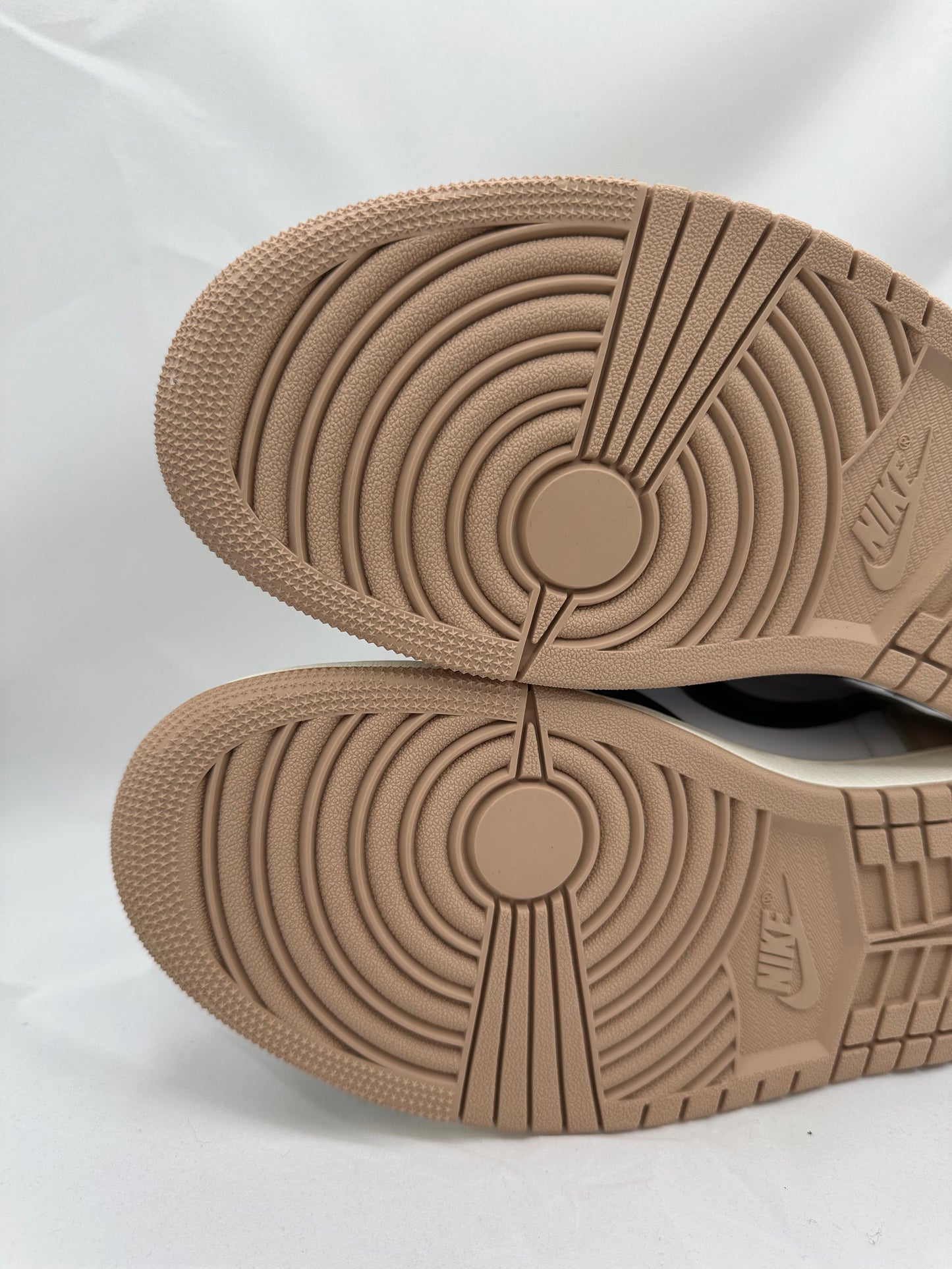 Women’s Air Jordan 1 Retro High OG ‘Latte’