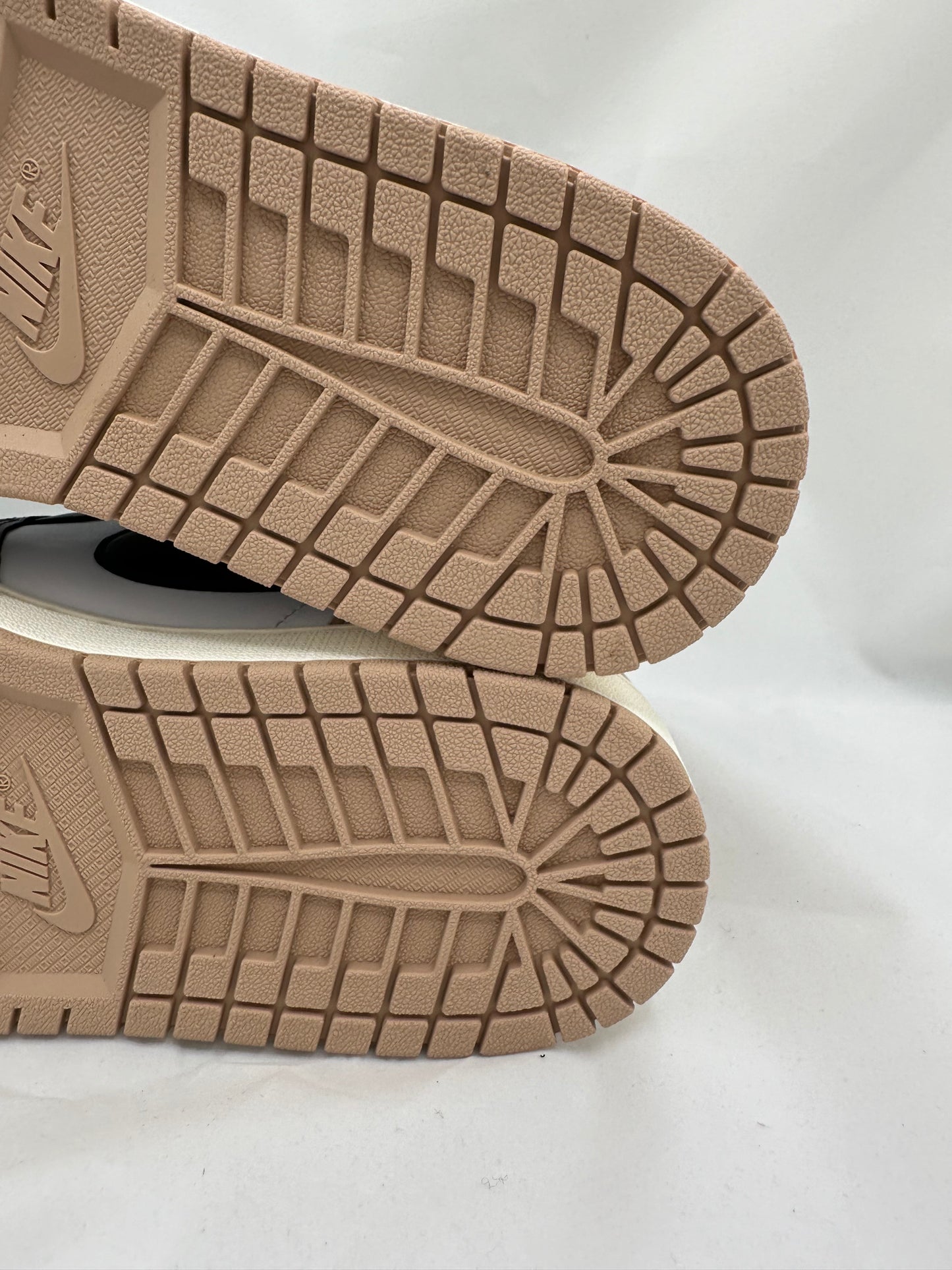 Women’s Air Jordan 1 Retro High OG ‘Latte’