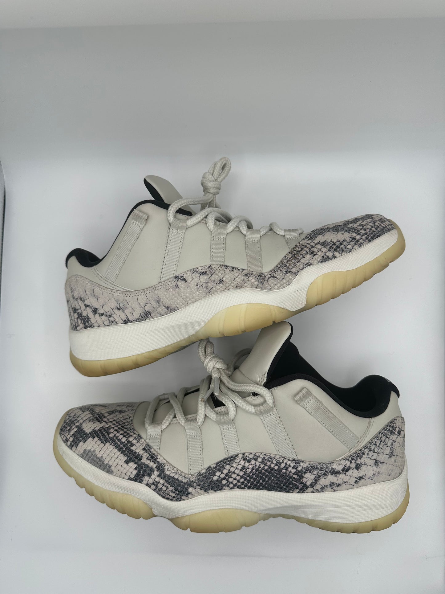 Jordan 11 Low 'Bone'