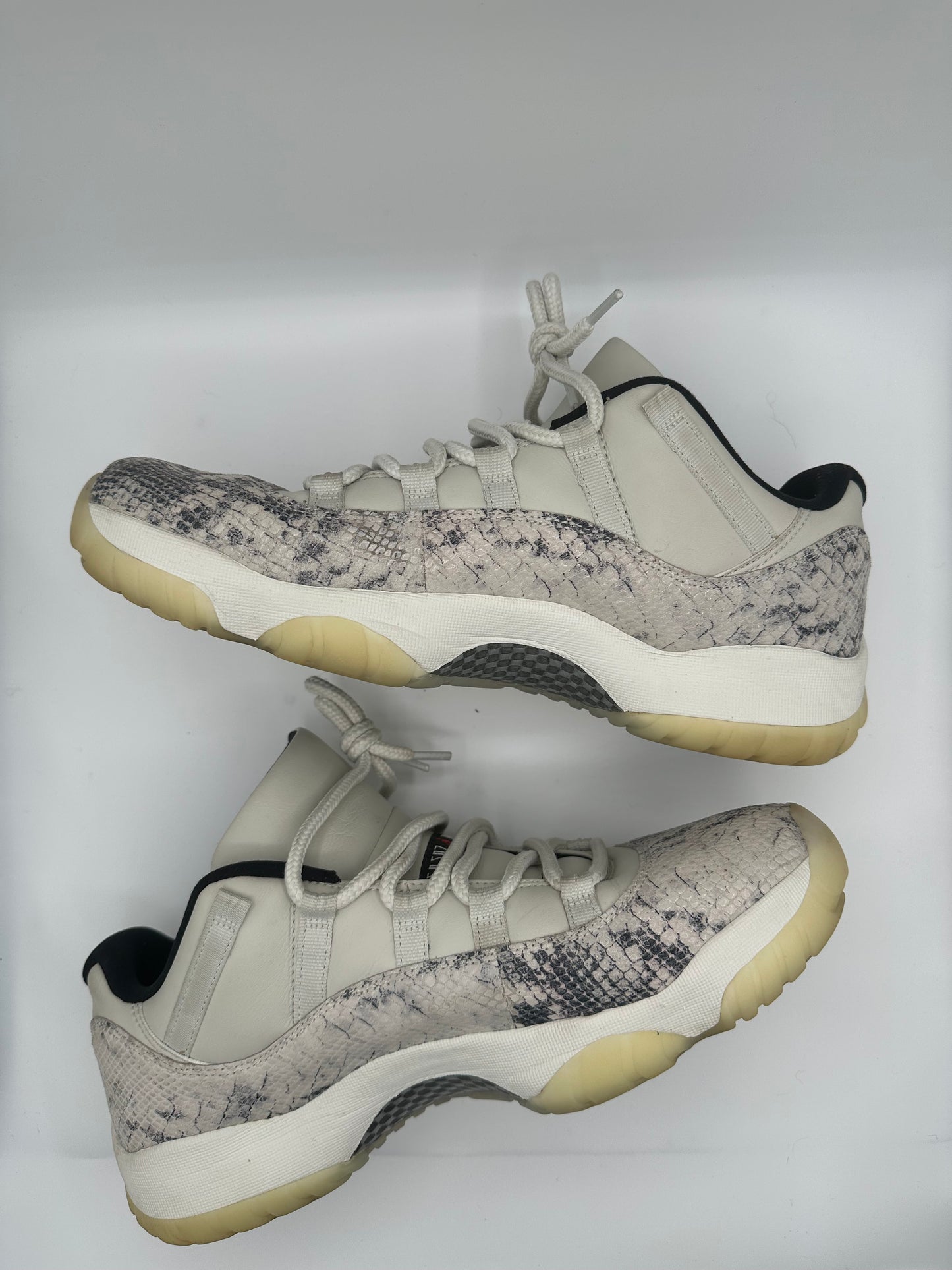 Jordan 11 Low 'Bone'