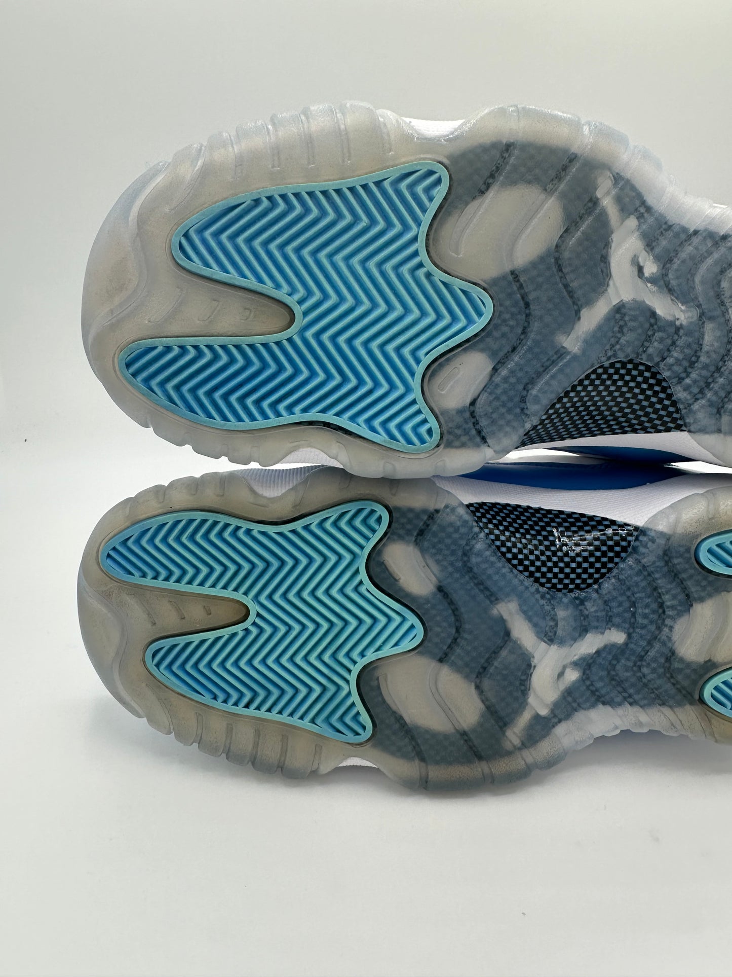 Air Jordan 11 Retro Low GS 'UNC'